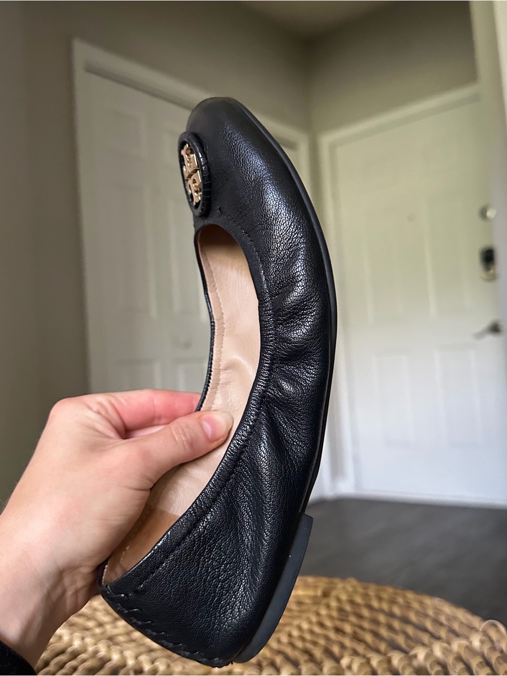 Tory Burch Black Leather Ballet Flat with Gold Logo Accent Women’s Size 8 Sandal